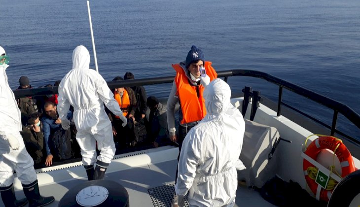Düzensiz göçmenler Yunan Sahil Güvenliğin elinden kurtarıldı