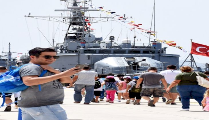 Askeri savaş gemilerine vatandaşlardan yoğun ilgi