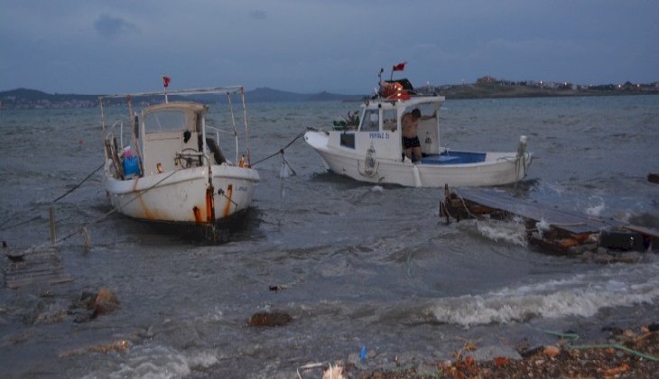 Lodos nedeniyle tekneler zarar gördü