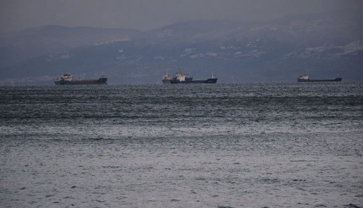 Fırtına deniz ulaşımını ve balıkçılığı etkiliyor