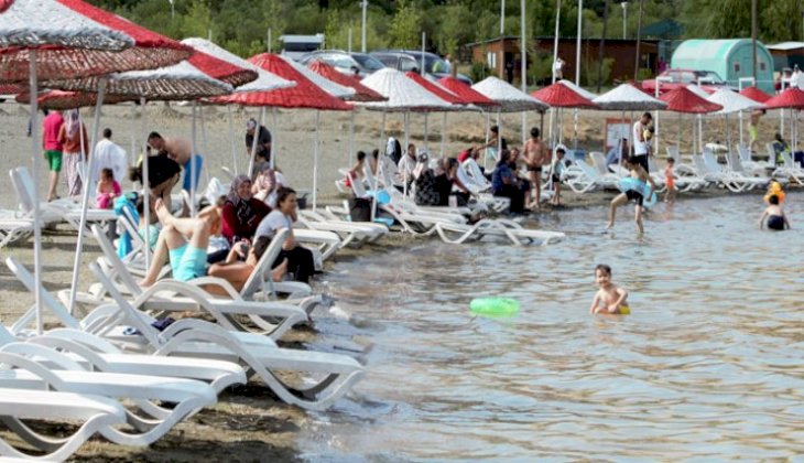 Tatilciler İstanbul'a döndü, doğunun gizli denizi "Hazar" boşaldı