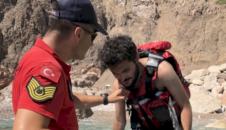 Deniz Kıyısında Mahsur Kalan Tatilcileri JAK Kurtardı