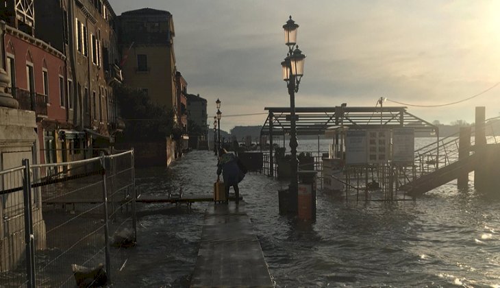 Deniz seviyesi yükselince Venedik yeniden sular altında kaldı
