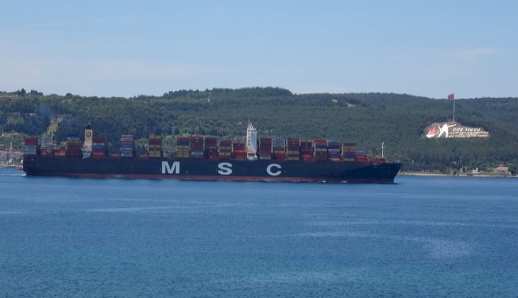 Dünyanın en büyük gemilerinden olan MSC Hamburg, Çanakkale Boğazı'ndan geçti