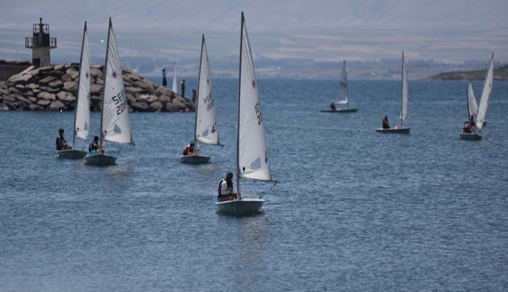 Ahlat'ta yelken yarışları yapıldı