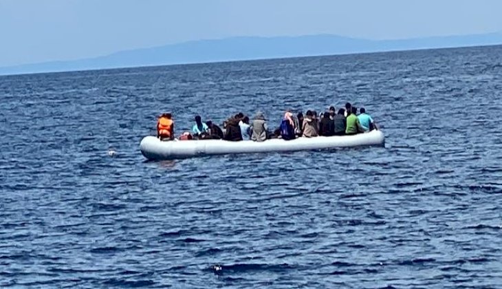 Sahil Güvenlik ekipleri, Gökçeada açıklarında 40 düzensiz göçmeni kurtardı