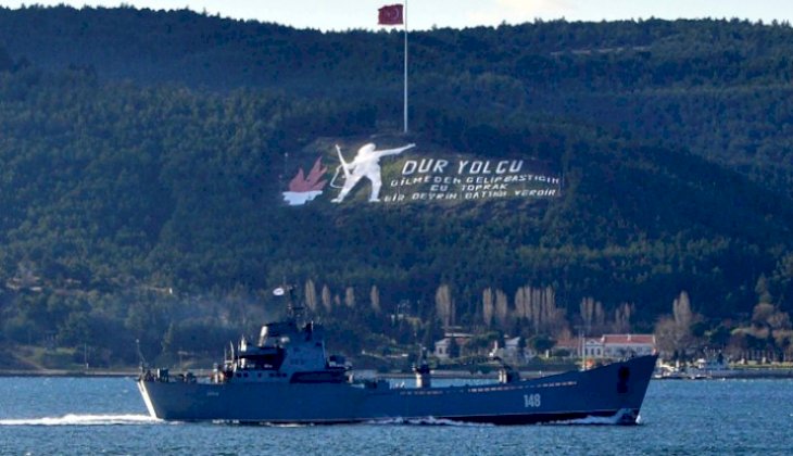 Rus askeri gemisi Çanakkale Boğazı'ndan geçti