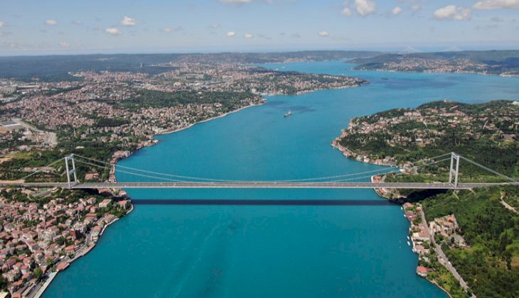 İstanbul Boğazı Turkuaza büründü