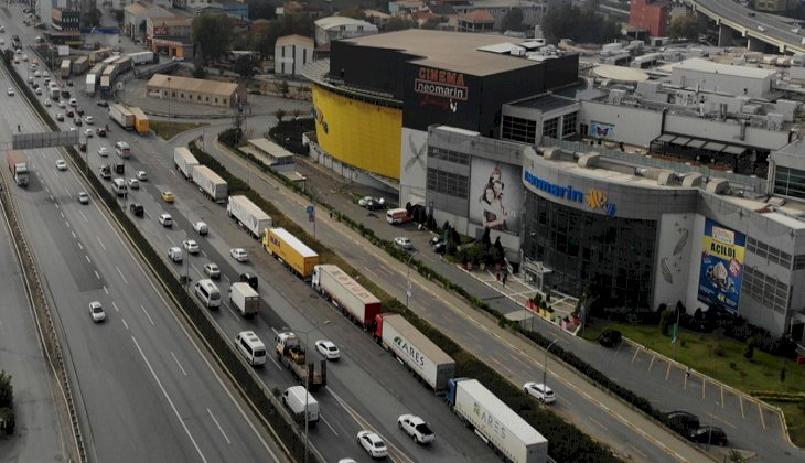 Limana girmek için bekleyen tırların çilesi havadan görüntülendi!