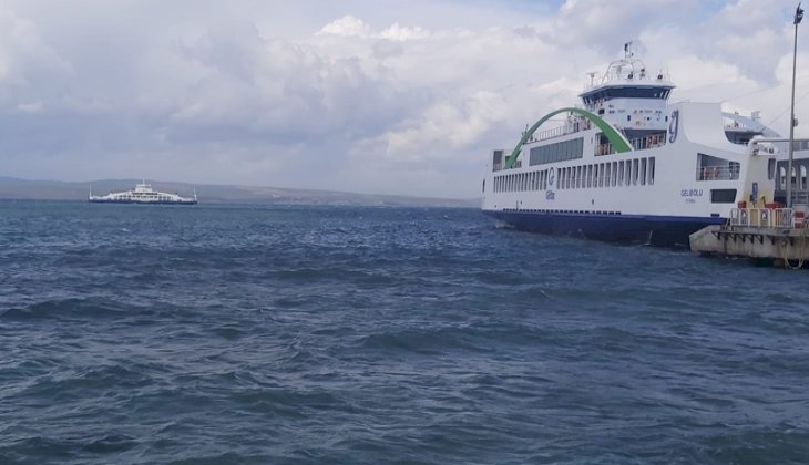 Lapseki iskelesi doldu feribotlar denizde mahsur kaldı