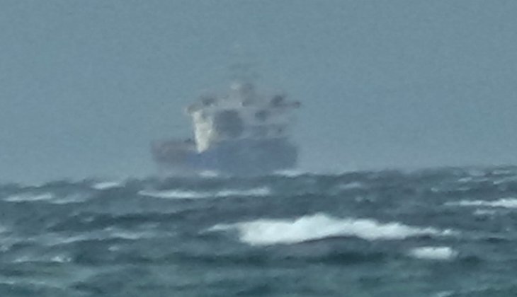 İki kargo gemisi lodos sebebiyle Edremit Körfezi’ne sığındı
