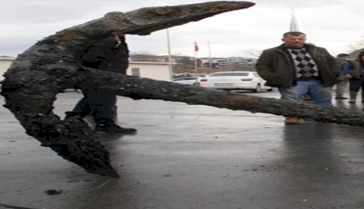 Balıkçıların ağına takılan cisim şaşırttı