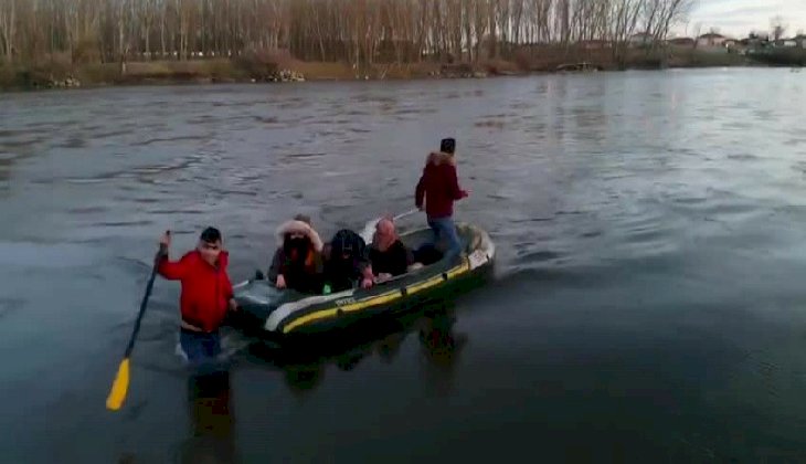 Mülteciler botlarla Yunanistan’a geçmeye çalışıyor