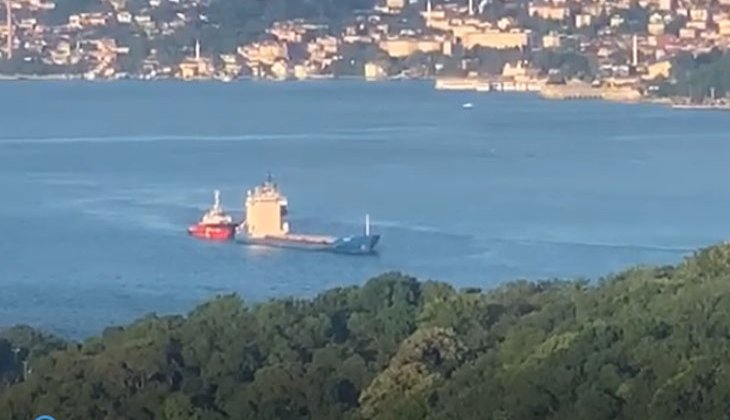 İstanbul Boğazı'nda kaza son anda önlendi - İZLE