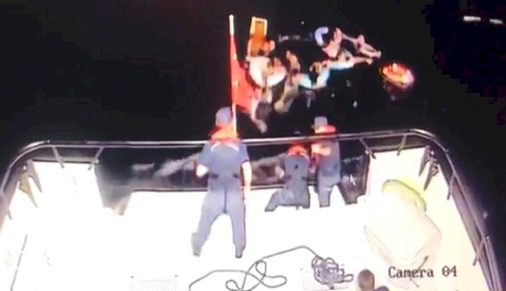 İçinde 2 çocuk olan göçmen teknesi battı! İmdada Türk askeri yetişti