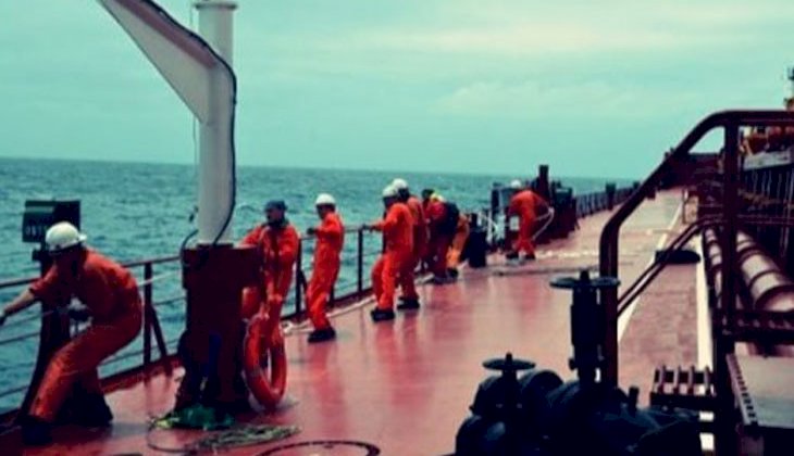 Türk Boğazlarından geçen gemilere çıkacak personelin karantina uygulaması kaldırıldı