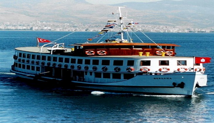 Bergama Vapuru İzmir Körfezinde sefere çıkıyor