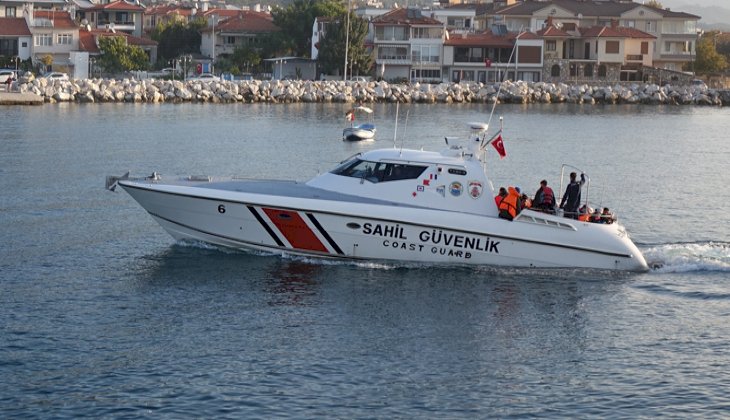 Aynı botta ölen arkadaşlarına aldırmadan kaçmaya devam ettiler!