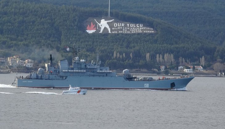 Rus savaş gemisi Çanakkale Boğazı'ndan geçti