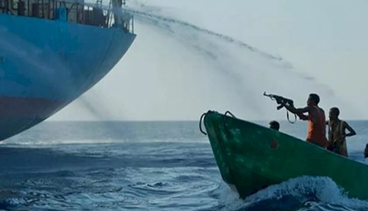 Gine Körfezi açıklarında bir kargo gemisine daha korsanlar saldırdı