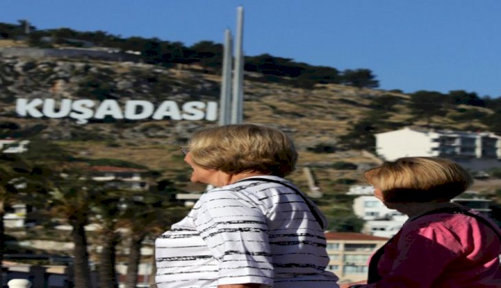 Kuşadası'na gemilerle 567 bin turist geldi