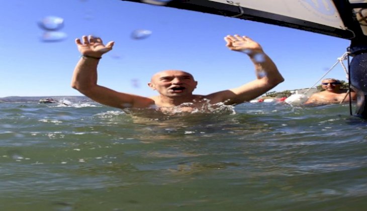 Tunç Soyer, Kabotaj Bayramı etkinliklerinde yüzme yarışına katıldı