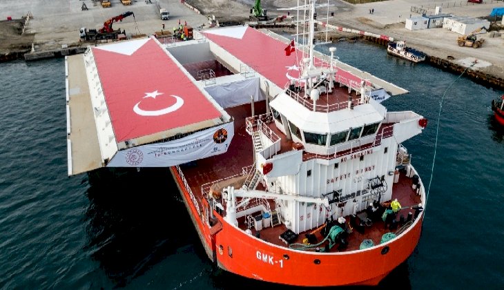 Türk bayrağıyla kaplanan mega bloklar Gelibolu’ya ulaştı