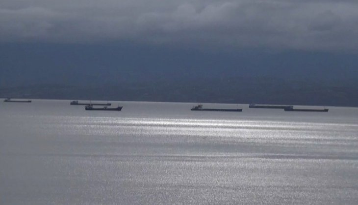 Fırtınadan kaçan gemiler Sinop Limanı'na sığındı