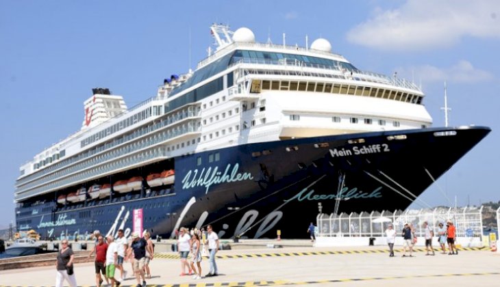 "Mein Schiff 2" ile Bodrum'a 2 bin 129 turist geldi