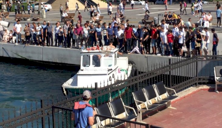 Kadıköy’de denize düşen iki kadın kurtarıldı