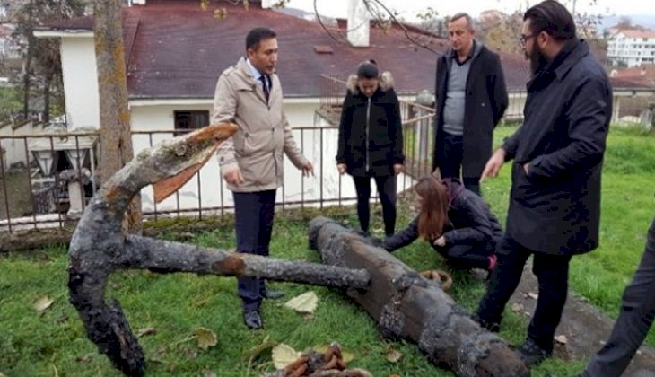 Ağa takılan tarihi çapa su altına ışık olacak