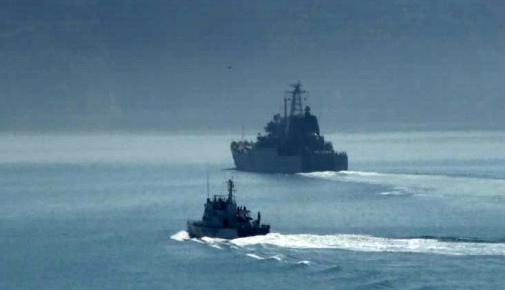 Rus savaş gemisi Alexander Otrakovsky İstanbul Boğazı'nda geçti