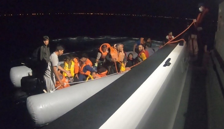 Sahil Güvenlik ekipleri Ayvalık'ta 42 düzensiz göçmeni kurtardı