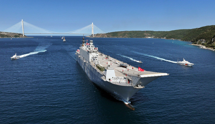 Savarona ve TCG Anadolu İstanbul Boğazı’nda Teknofest İçin Seyre Çıktı