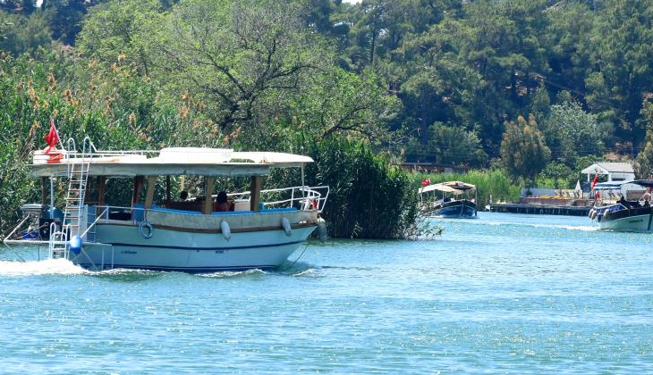 Sezonu gecikmeli açan tekneciler turistleri bekliyor