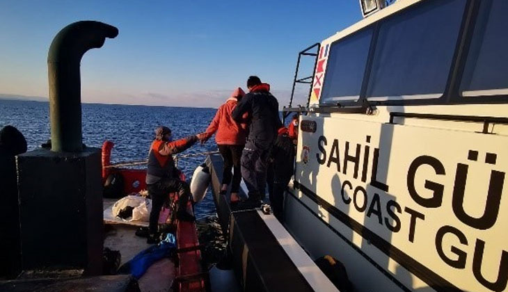 Tekneyle göçmen kaçakçılığı yapan 3 kişi tutuklandı