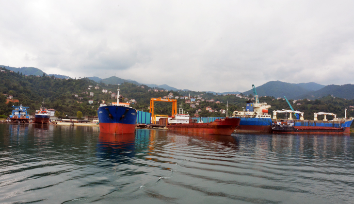 Trabzon Tersanesi’nde Hummalı Mesai: İki Yük Gemisi Daha Tersaneye Yanaştı