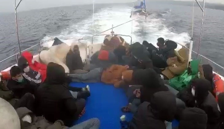 Türk karasularına geri itilen 29 düzensiz göçmen kurtarıldı