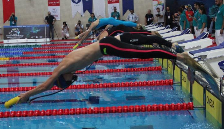 Türkiye Sualtı Sporları Federasyonu, yeni sezona paletli yüzme yarışları ile başladı