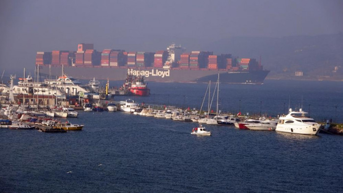 Çanakkale Boğazı, dev gemileri geçişi nedeniyle deniz trafiğine kapatıldı